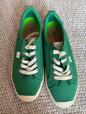 Green Canvas Lace-Up Sneakers